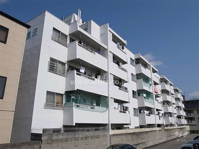グランドハイツ園田の外観（南西側から）