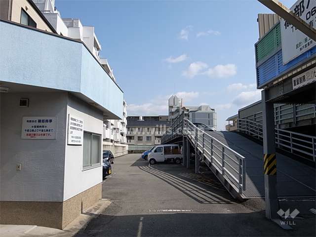 敷地南側の隣地は駐車場です。（平成25年2月現在）