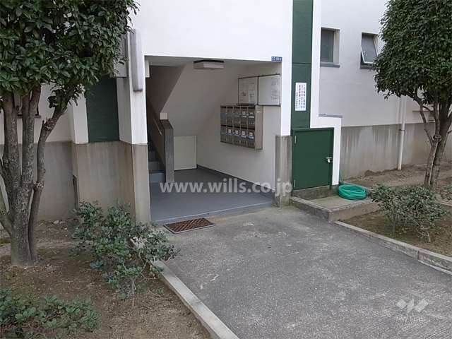 住戸入り口と共用ポスト