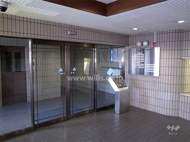 エントランスはオートロック付きです。