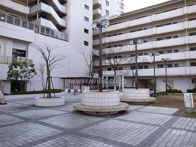 エントランス前の広場