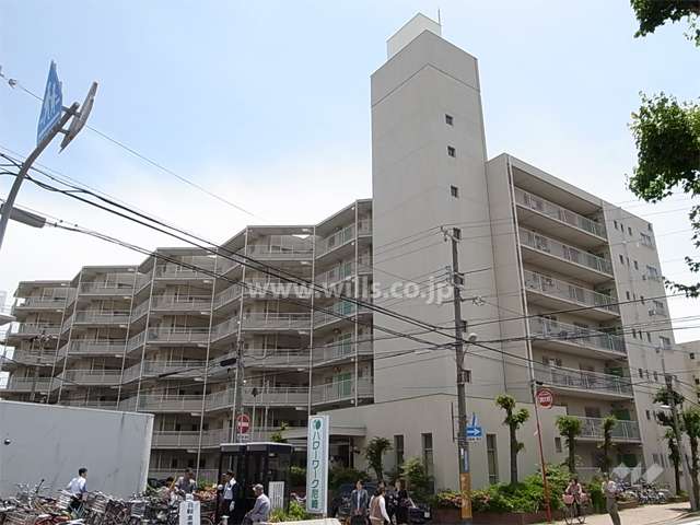 北側にはハローワークがあります。