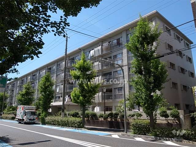 マンション塚口の外観（南東側から）