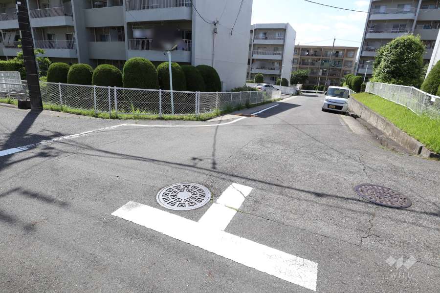 敷地北東側の前面道路