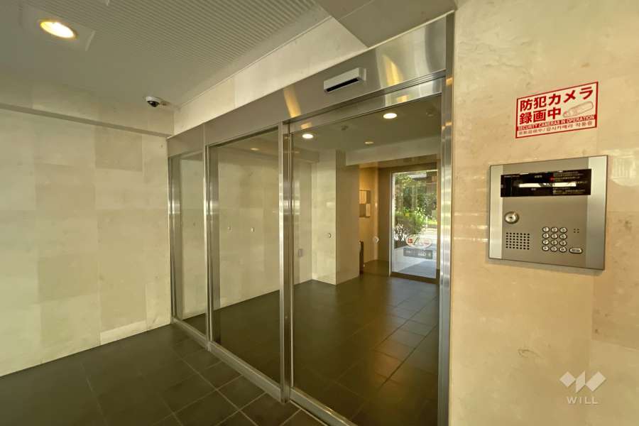 エントランスはオートロック付きです。