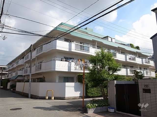 シャルマンコーポ塚口の外観（南西側から）
