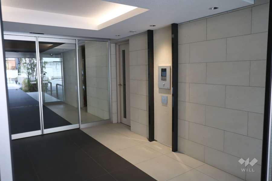 エントランスはオートロック付きです。