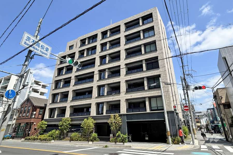 ジオ茨木大手町の外観（南東側から）