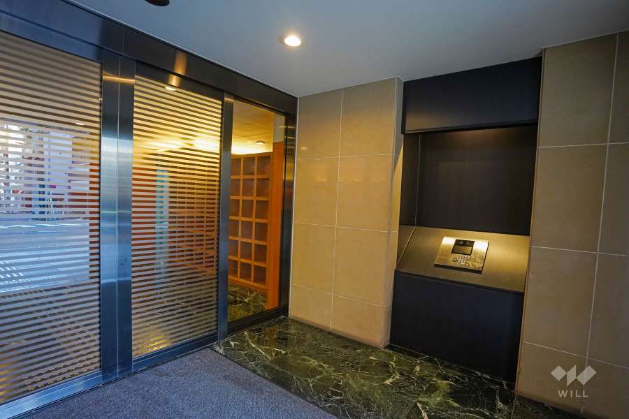 エントランスはオートロック付きです。