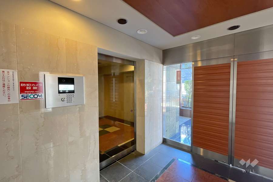 エントランスはオートロック付きです。