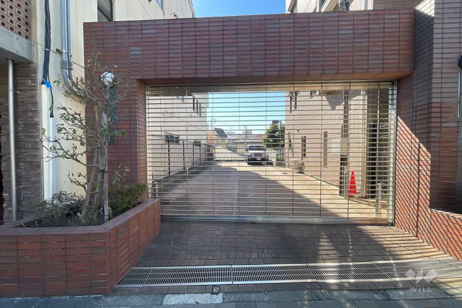 駐車場の出入口（リングシャッター付き）
