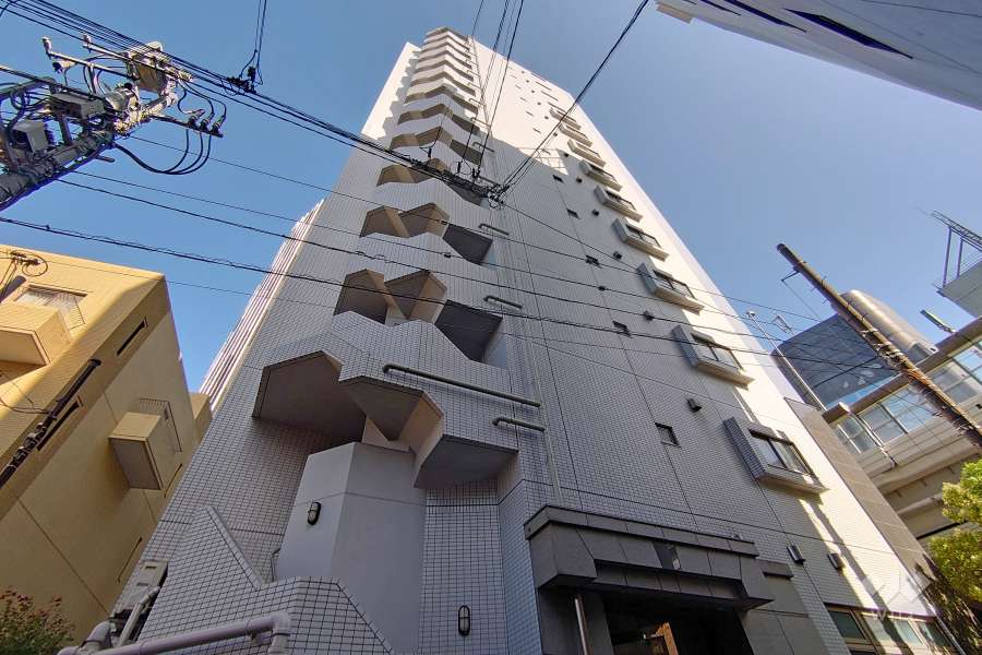 デュオスカーラ西麻布タワーウエストの外観（南側から）