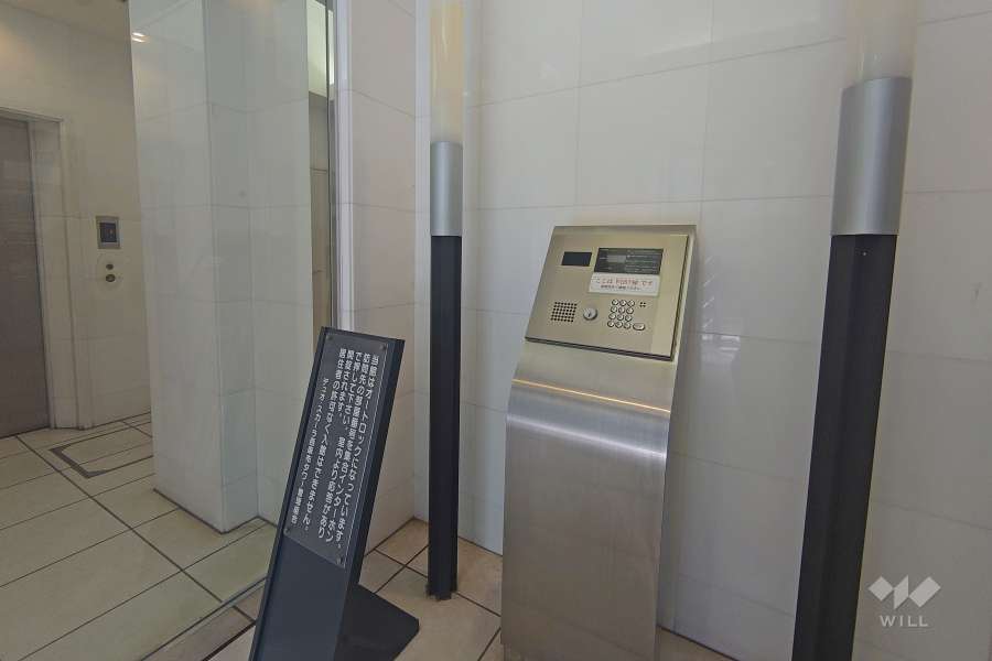 エントランスはオートロック付きです。