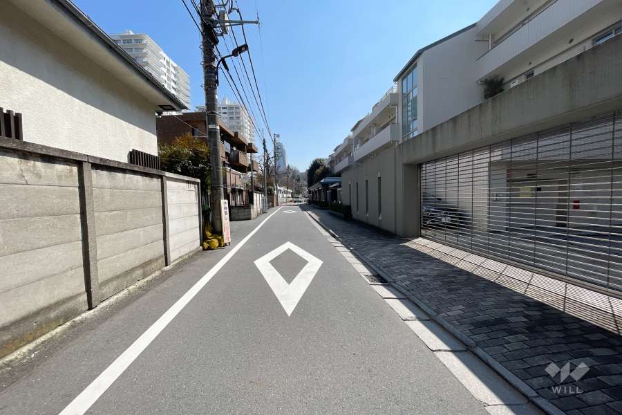 敷地北側の前面道路