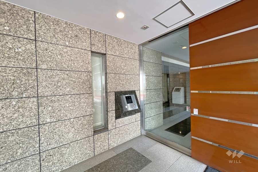 エントランスはオートロック付きです。