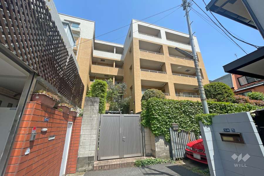 パークコート南青山ヒルトップレジデンスの外観（南東側から）