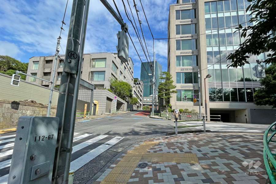 敷地の北側の前面道路