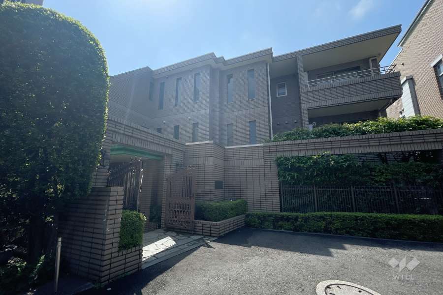 ハイコート南青山の外観（北側から）