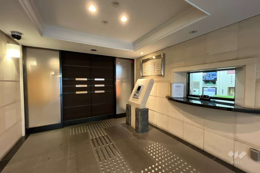 エントランスはオートロック付きです。