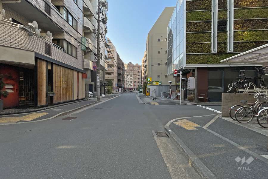 敷地東側の前面道路