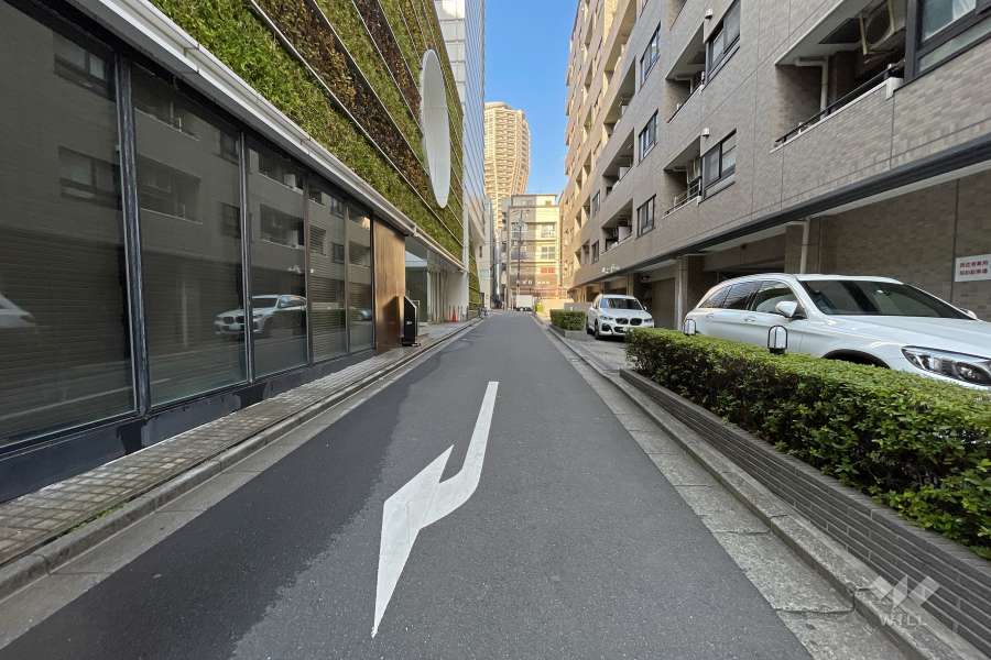 敷地南側の前面道路