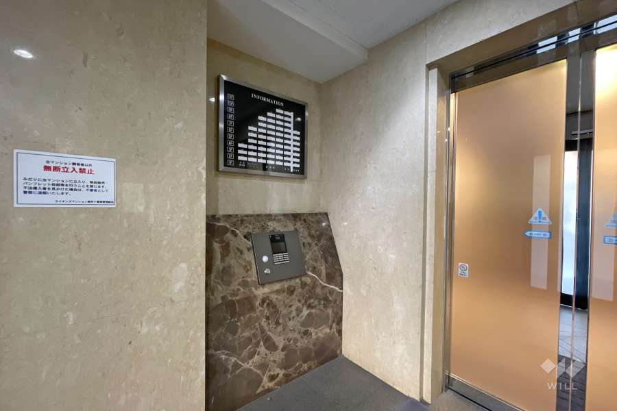 エントランスはオートロック付きです。