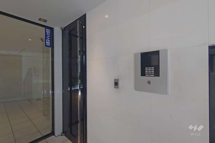 エントランスはオートロック付きです。