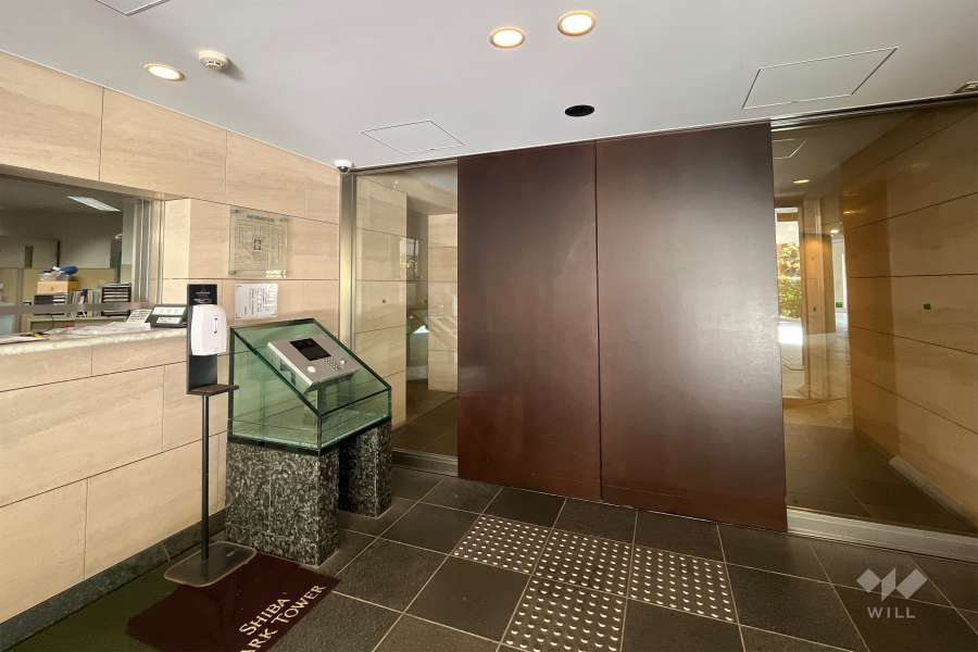 エントランスはオートロック付きです。(メイン)