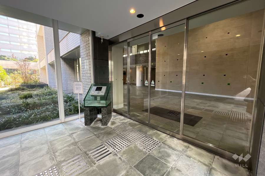 エントランスはオートロック付きです。(サブ)