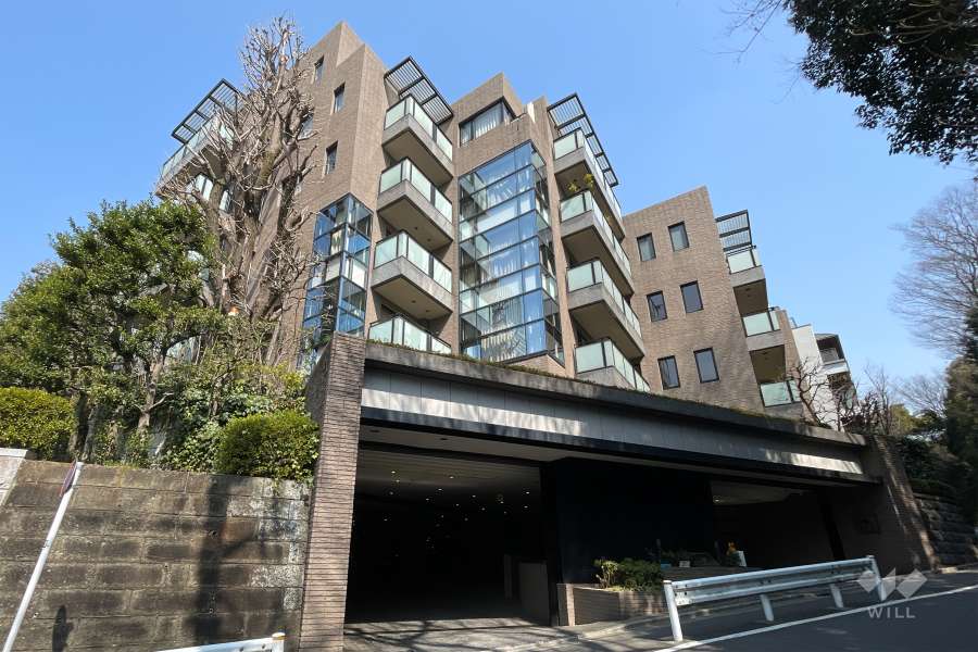 東急ドエルプレステージ赤坂氷川町の外観（南側から）