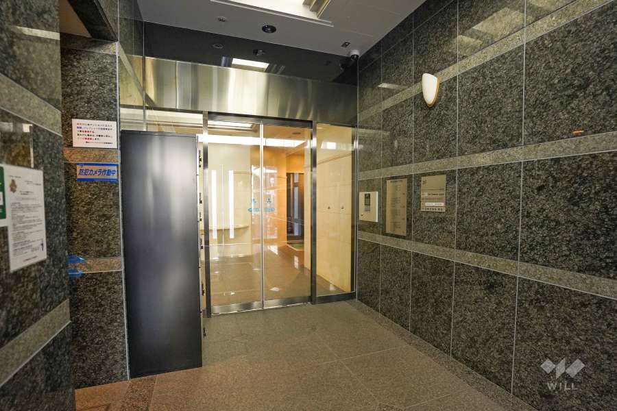 エントランスはオートロック付きです。