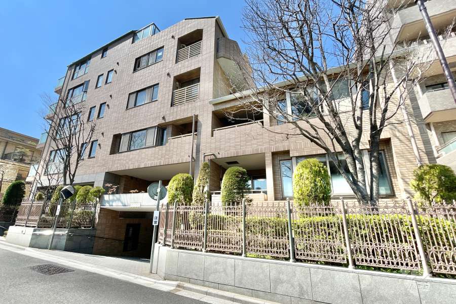 藤和三田綱町ホームズの外観（北東側から）