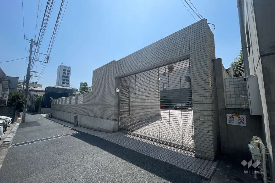 南青山高樹町パークマンションの外観（北西側から）