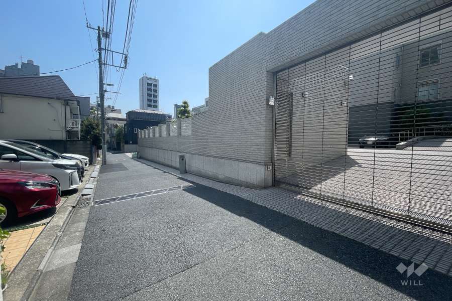 敷地北東側の前面道路