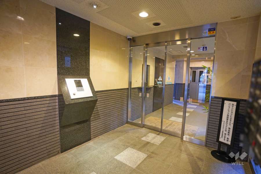 エントランスはオートロック付きです。