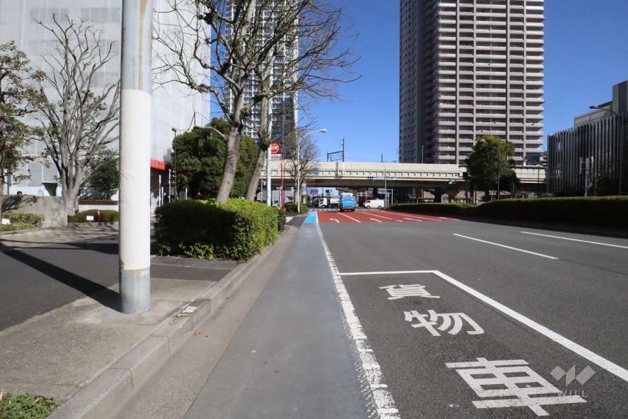 敷地南側の前面道路