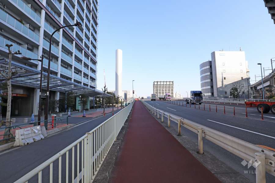 敷地南側の前面道路