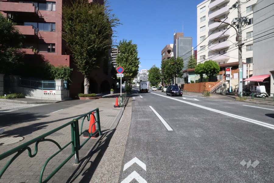 敷地東側の前面道路