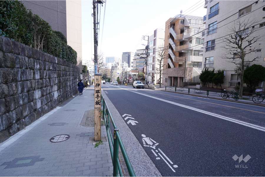敷地南側の前面道路