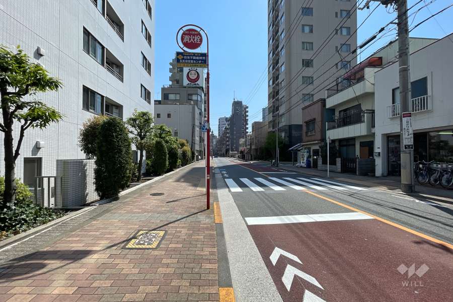 敷地西側の前面道路　