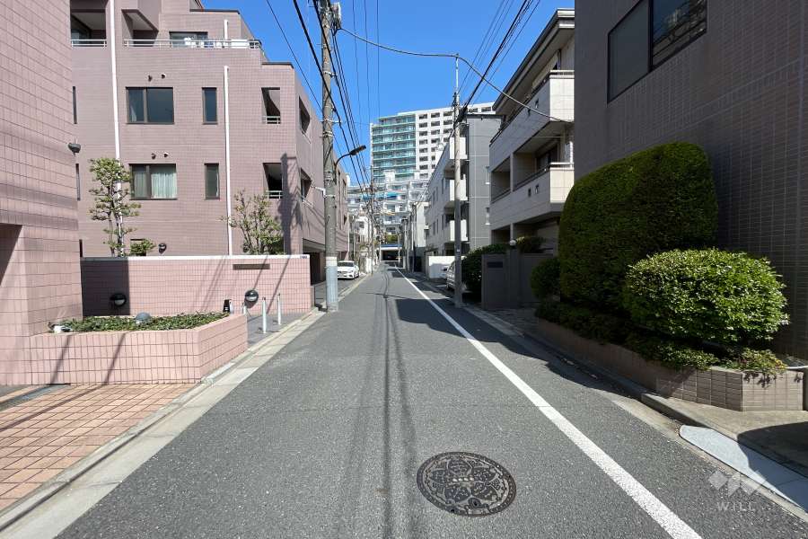 敷地北東側の前面道路