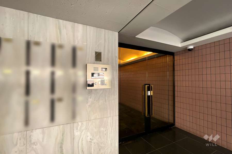 エントランスはオートロック付きです。