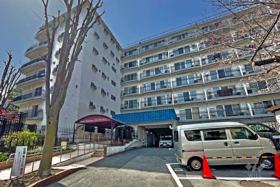 秀和高輪レジデンスの外観（北東側から）