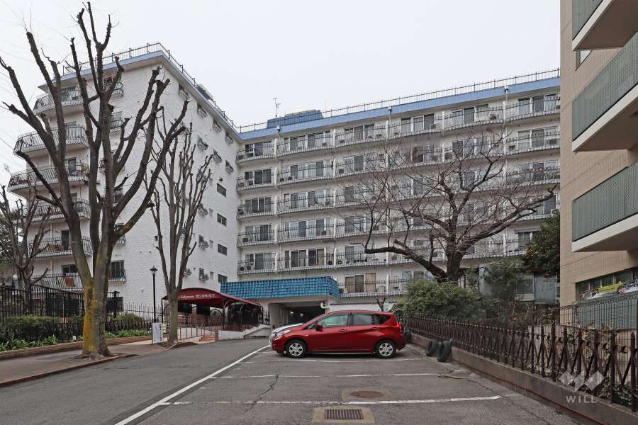 秀和高輪レジデンスの外観（東側から）