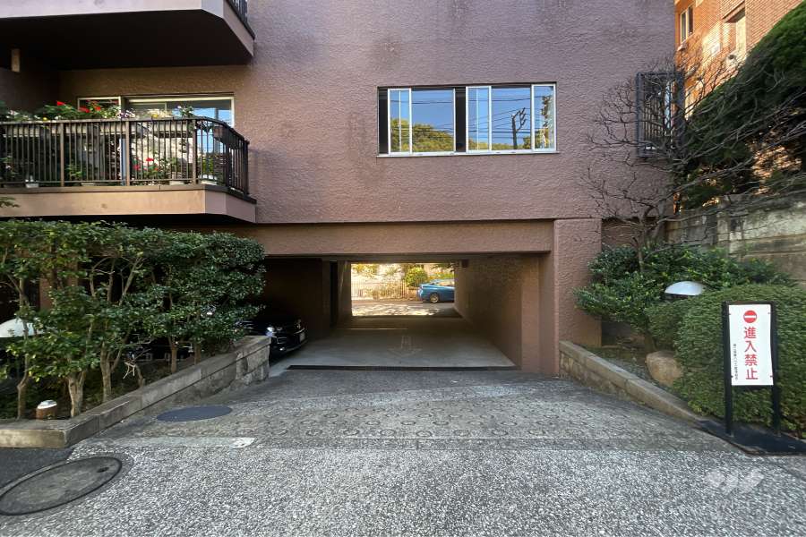 駐車場の出入り口