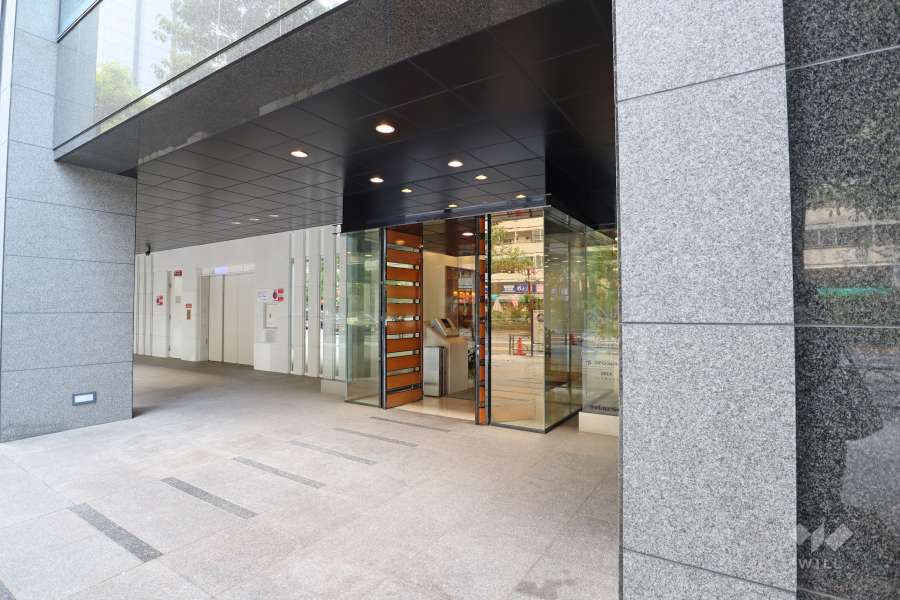 エントランスはオートロック付きです。