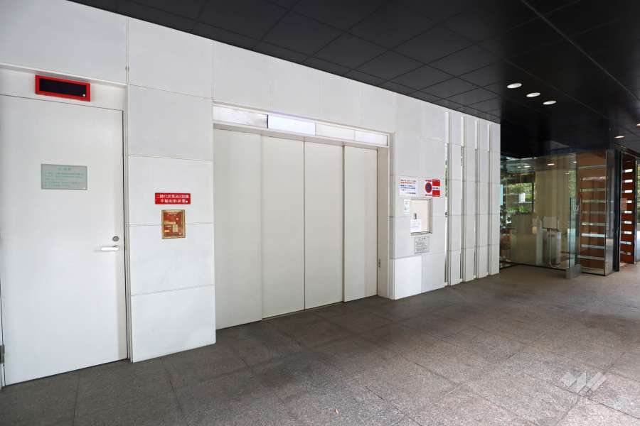 敷地内駐車場（屋内機械式）