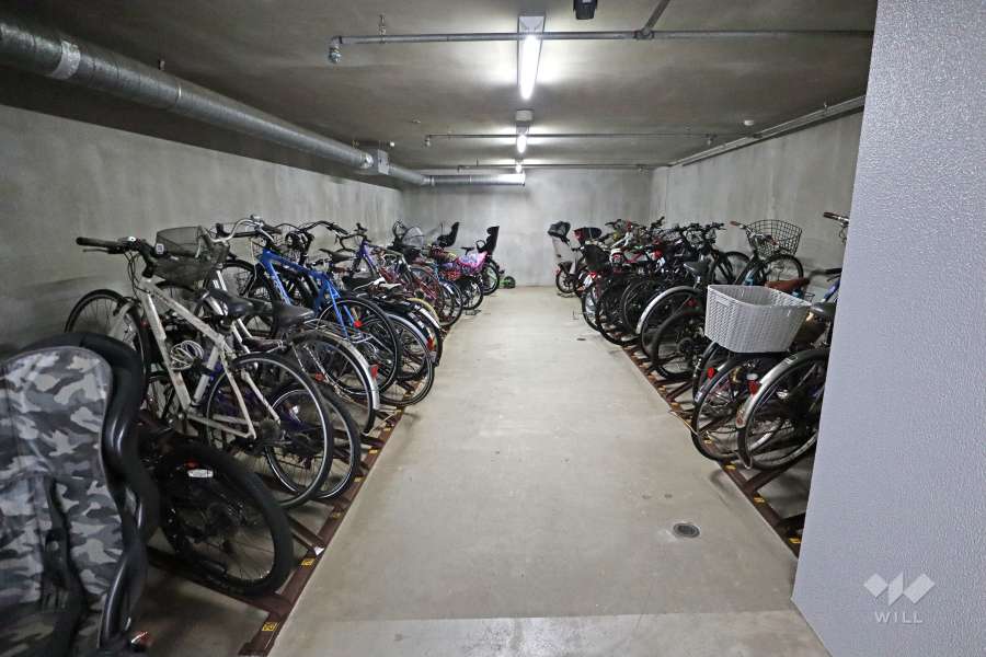 屋内に設けられた駐輪場