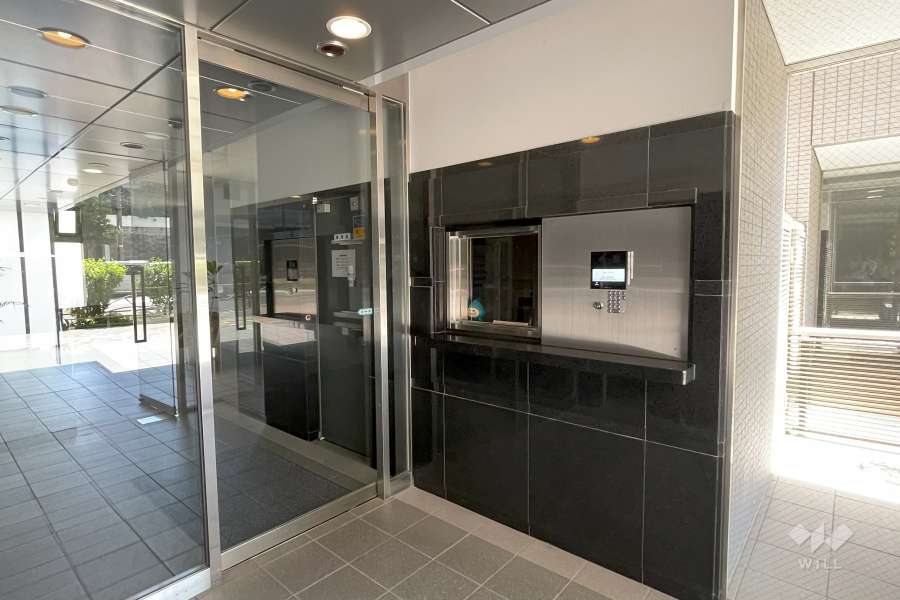 エントランスはオートロック付きです。