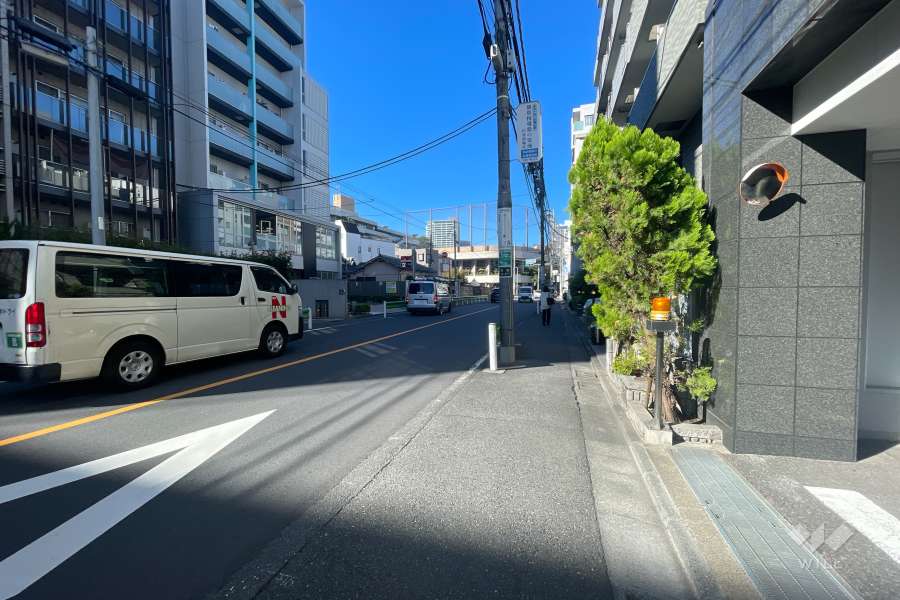 敷地南側の前面道路